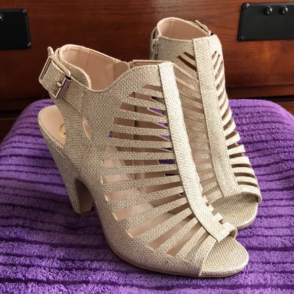 Heart in D Strappy Glitter Open-Toe Heels, Size 6 - Picture 11 of 17